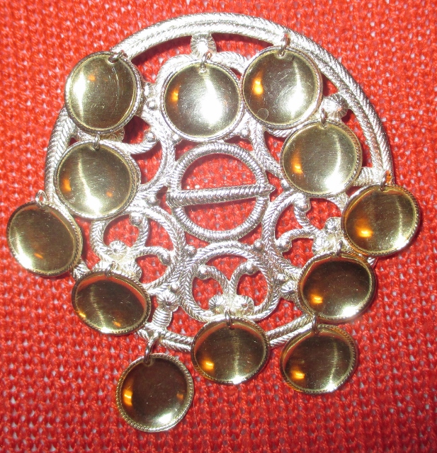 M942M Large brooch 830s recent